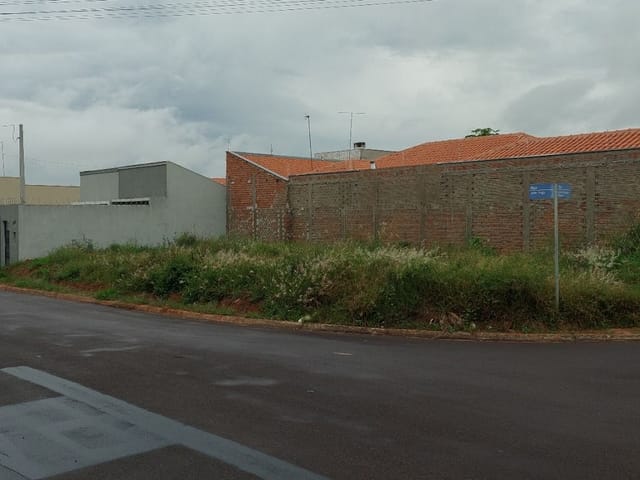 Terreno com 233m², à venda, no bairro Residencial Atenas em Birigui