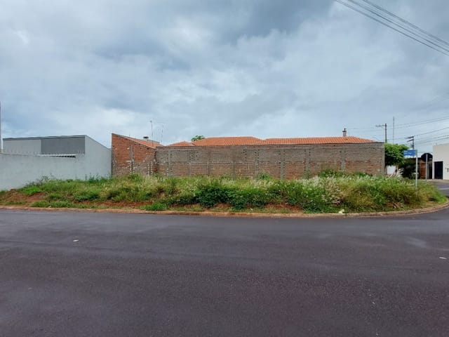 Terreno com 233m², à venda, no bairro Residencial Atenas em Birigui