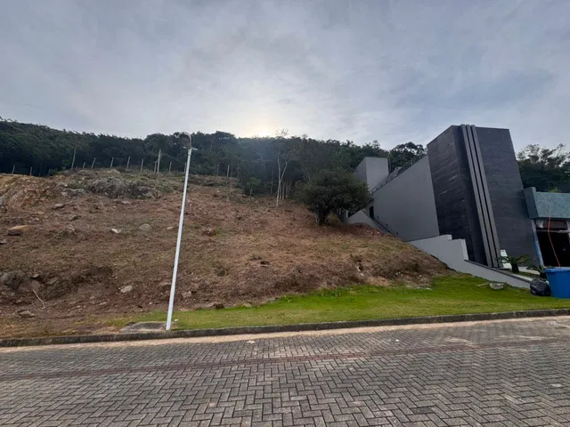 Terreno com 553m², à venda, no bairro Ingleses do Rio Vermelho em Florianópolis