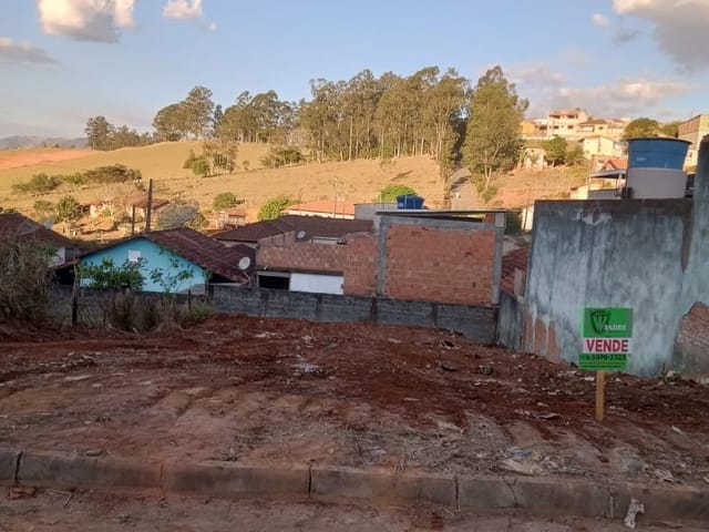 Terreno com 200m², à venda, no bairro Jardim Américo em Cambuí
