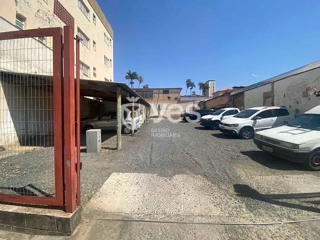 Terreno com 324m², à venda, no bairro Centro em Araxá