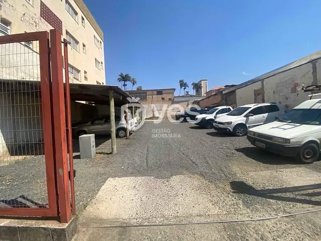 Terreno com 324m², à venda, no bairro Centro em Araxá