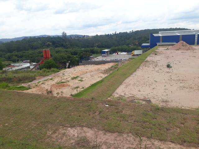 Terreno com 15000m², à venda, no bairro Leitão em Louveira