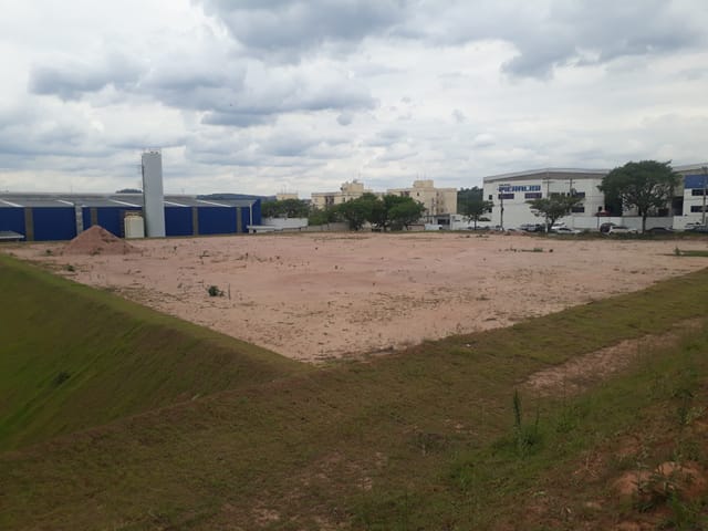 Terreno com 15000m², à venda, no bairro Leitão em Louveira