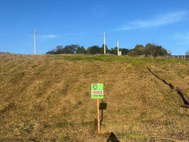 Terreno com 200m², à venda, no bairro Loteamento Nova Oliveira em Extrema