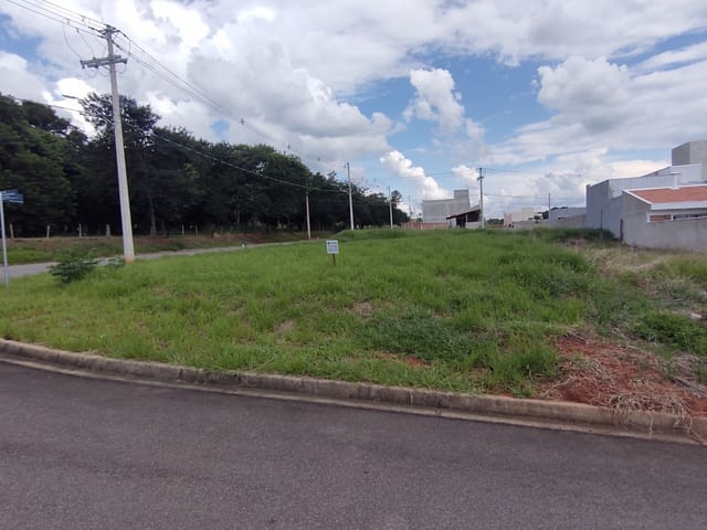 Terreno com 212m², à venda, no bairro Pousada do Sol em São João da Boa Vista