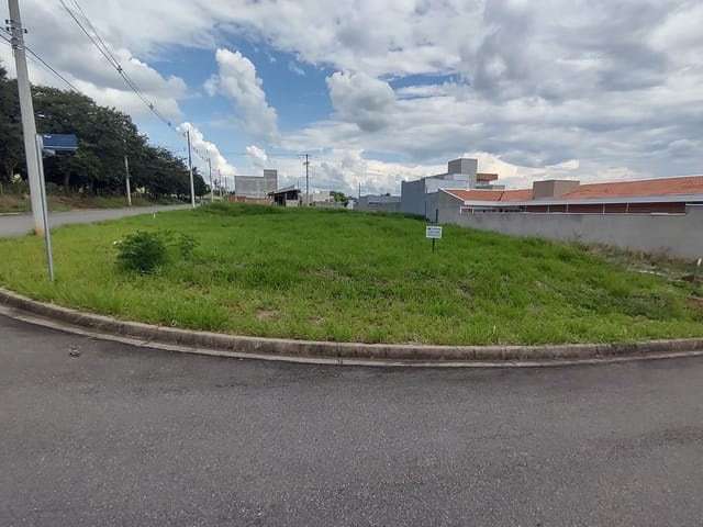 Terreno com 212m², à venda, no bairro Pousada do Sol em São João da Boa Vista