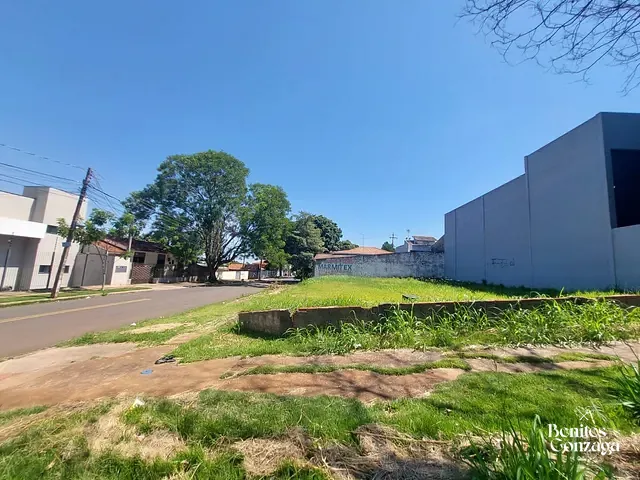 Terreno com 375m², à venda, no bairro Parque Palmeiras em Maringá