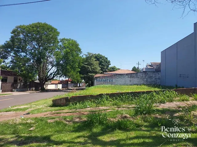 Terreno com 375m², à venda, no bairro Parque Palmeiras em Maringá