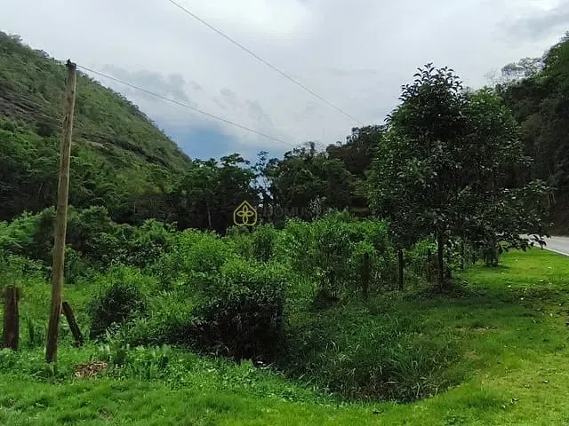Terreno com 1200m², à venda, no bairro Centro em Passa Vinte