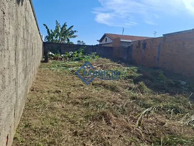 Terreno com 256m², à venda, no bairro Pinheirinho em Vinhedo