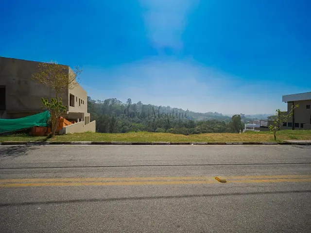 Terreno com 366m², à venda, no bairro Jardim Caiapiá em Cotia
