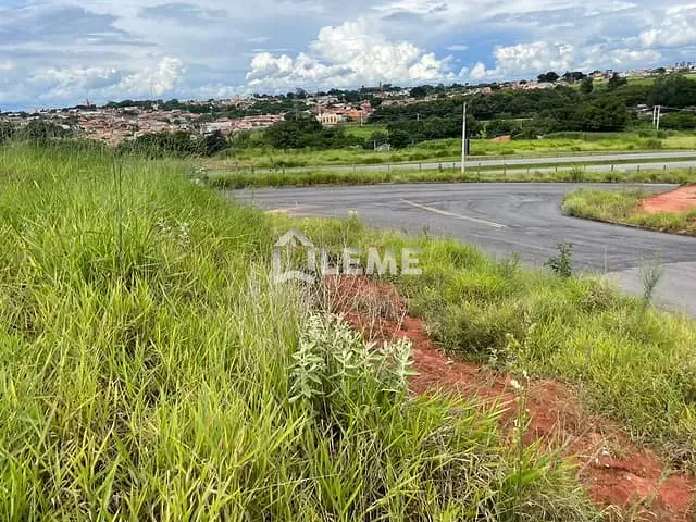 Terreno com 1100m², à venda, no bairro Parque dos Manacás I em Mococa