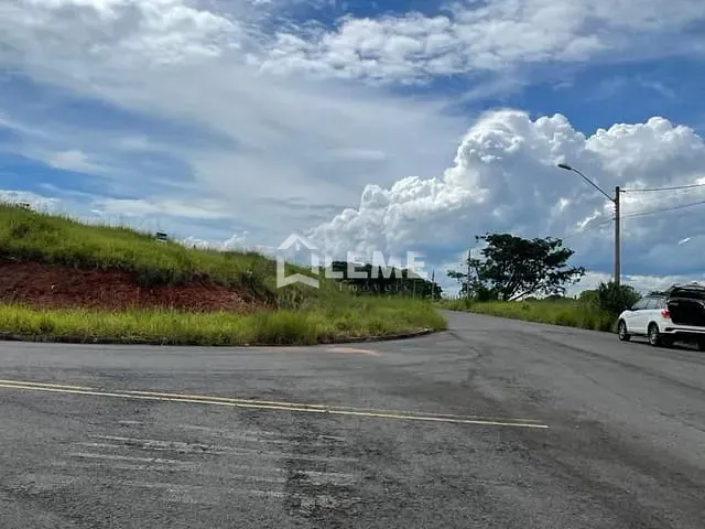 Terreno com 1100m², à venda, no bairro Parque dos Manacás I em Mococa
