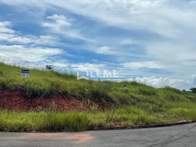 Terreno com 1100m², à venda, no bairro Parque dos Manacás I em Mococa