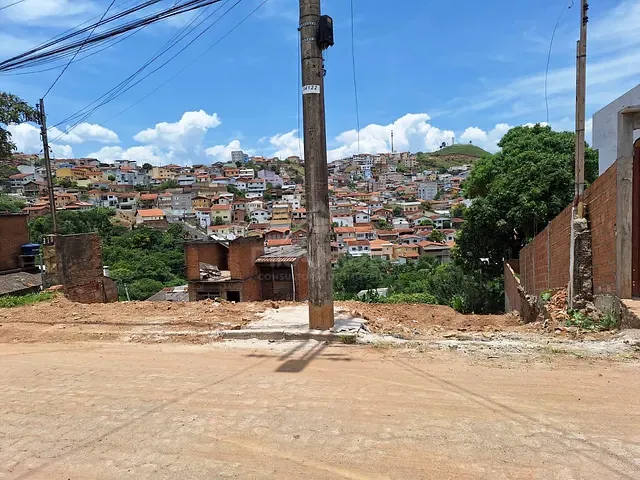 Terreno com 300m², à venda, no bairro Jardim Nova Aparecida em Poços de Caldas