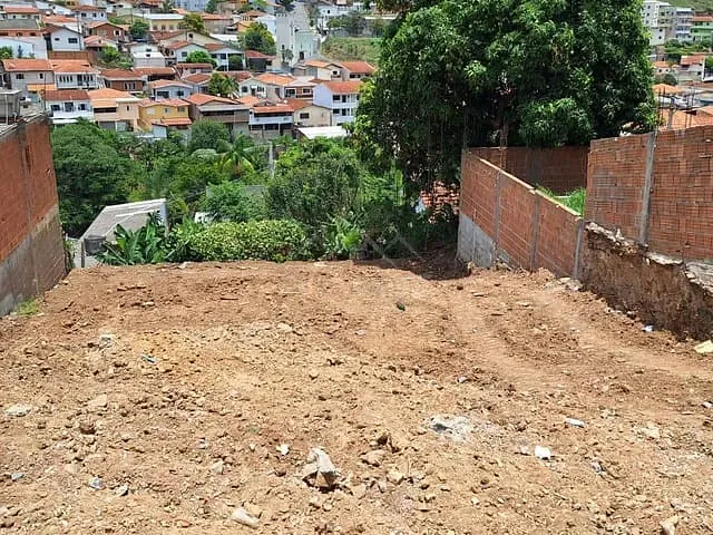 Terreno com 300m², à venda, no bairro Jardim Nova Aparecida em Poços de Caldas