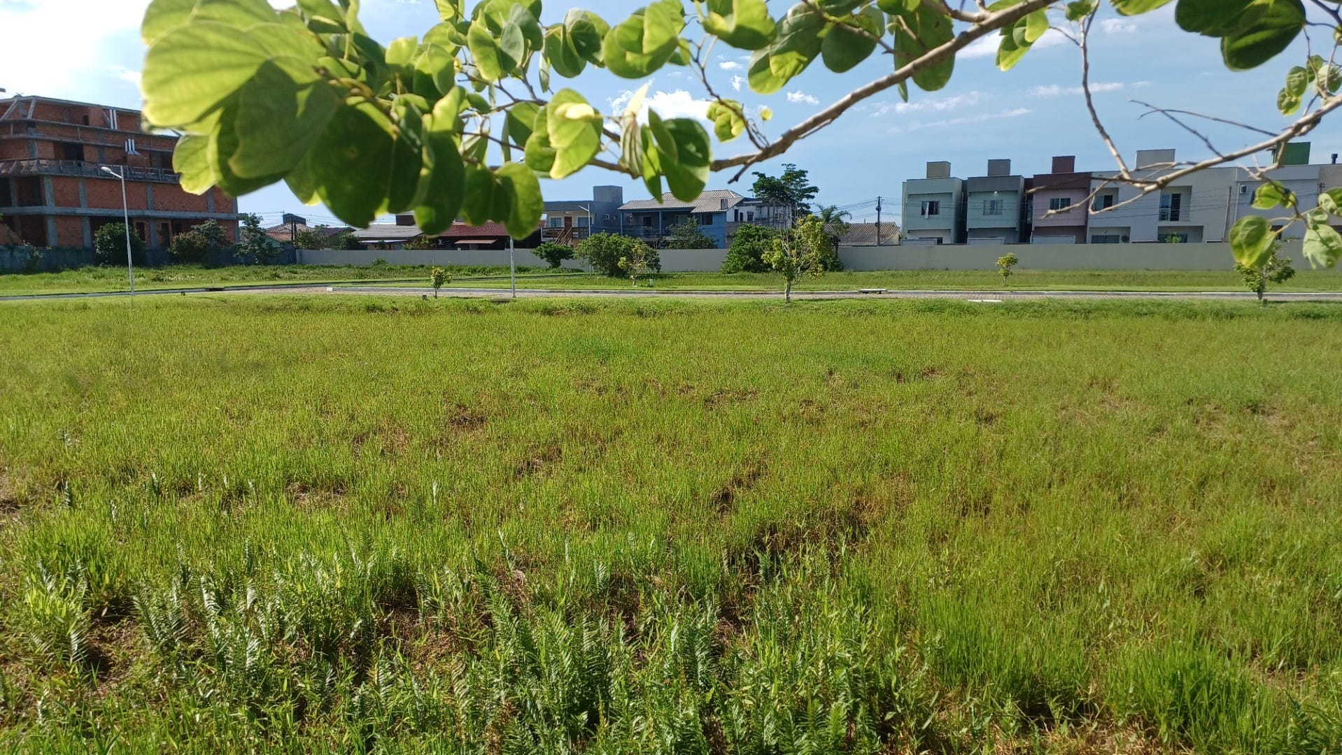 Terreno plano de 385,61m², plano, com ESCRITURA PÚBLICA, no Condomínio Caminho do Engenho I - Campeche - Florianópolis/SC