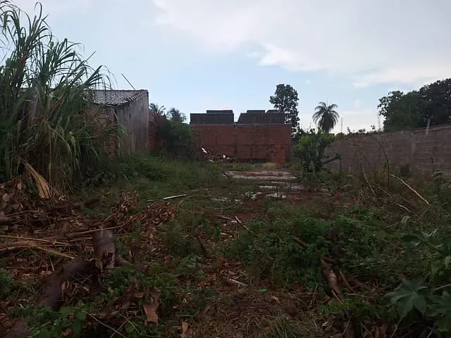 Terreno com 375m², à venda, no bairro Parque Residencial Rita Vieira em Campo Grande