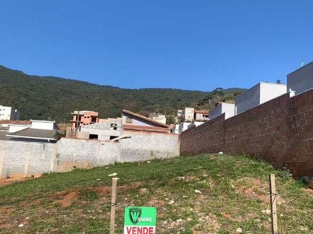 Terreno com 300m², à venda, no bairro Vila Garden em Extrema