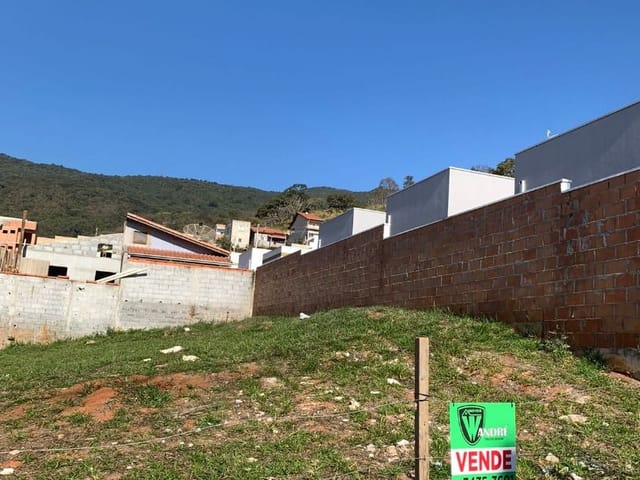 Terreno com 300m², à venda, no bairro Vila Garden em Extrema