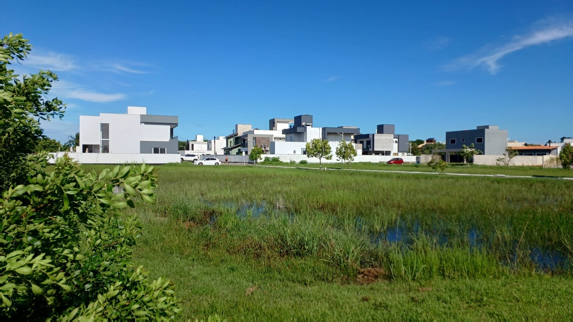 Terreno plano de 394,41m², plano, com ESCRITURA PÚBLICA, no Condomínio Caminho do Engenho I - Campeche - Florianópolis/SC