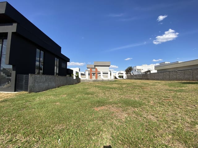 Terreno com 406m², à venda, no bairro Residencial Goiânia Golfe Clube em Goiânia