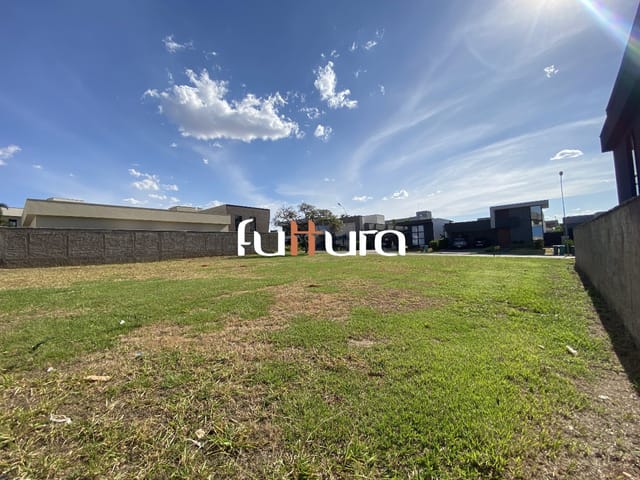 Terreno com 406m², à venda, no bairro Residencial Goiânia Golfe Clube em Goiânia