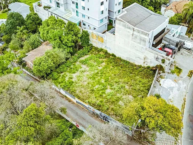 Terreno com 537m², à venda, no bairro Tingui em Curitiba