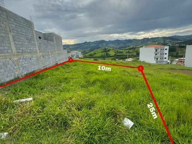 Terreno com 250m², à venda, no bairro Loteamento Colinas da Mantiqueira  em Cambuí