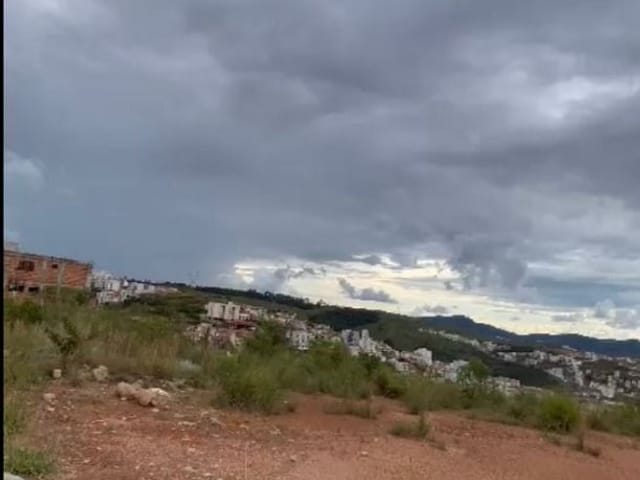 Terreno com 250m², à venda, no bairro Jardim Bandeirantes em Poços de Caldas