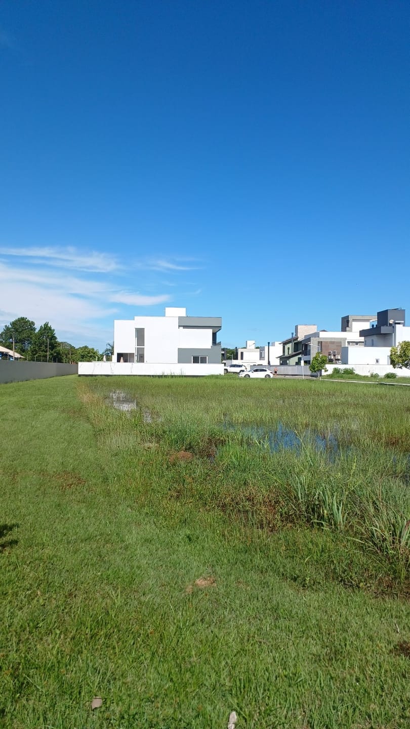 Terreno plano de 396,90m², plano, com ESCRITURA PÚBLICA, no Condomínio Caminho do Engenho I - Campeche - Florianópolis/SC