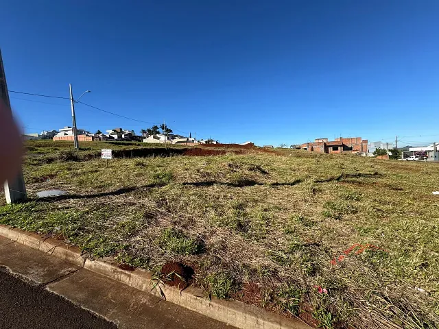 Terreno com 354m², à venda, no bairro Loteamento Residencial Cazarin em Apucarana
