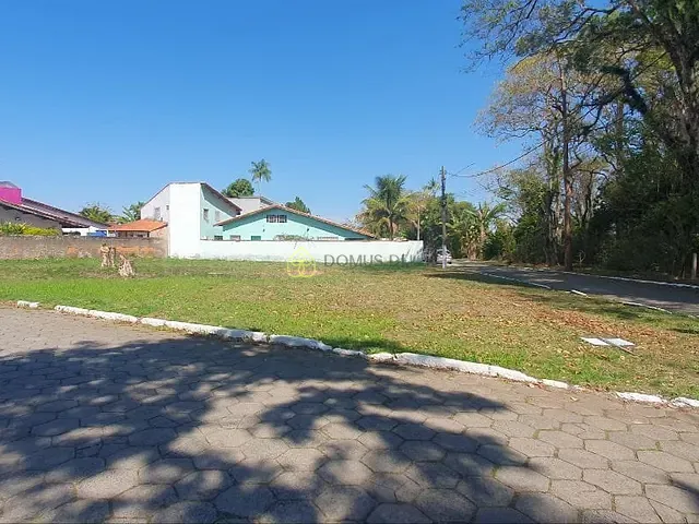 Terreno com 767m², à venda, no bairro Jardim das Rosas (Penedo) em Itatiaia