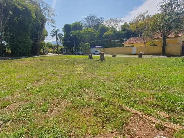 Terreno com 767m², à venda, no bairro Jardim das Rosas (Penedo) em Itatiaia
