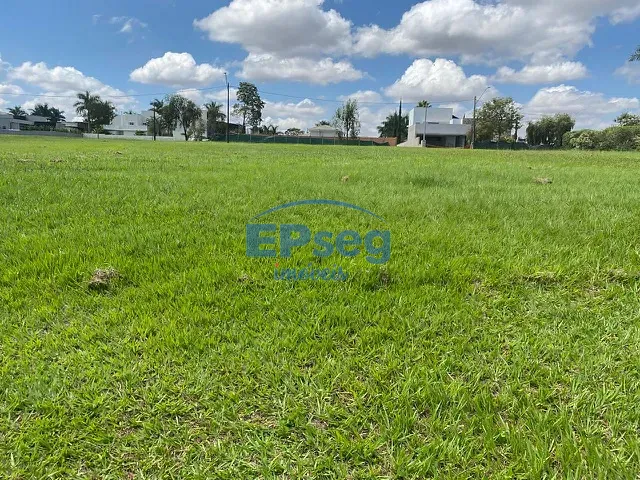 Terreno com 822m², à venda, no bairro Jardim Tarobá em Cambé
