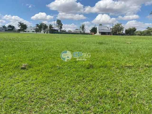Terreno com 822m², à venda, no bairro Jardim Tarobá em Cambé