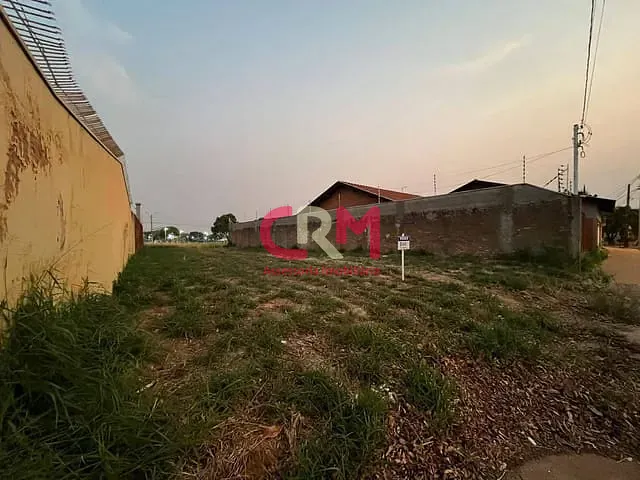 Terreno com 393m², à venda, no bairro Pq Res Laranjeira em Taquaritinga