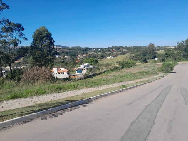 Terreno com 250m², à venda, no bairro Pinheirinho em Vinhedo