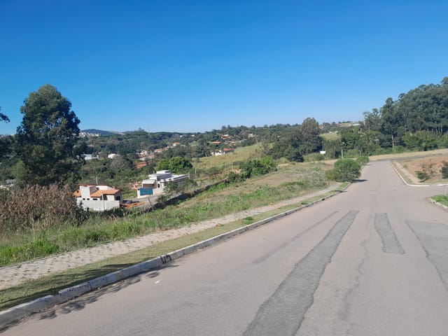 Terreno com 250m², à venda, no bairro Pinheirinho em Vinhedo