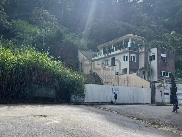 Terreno com 240m², à venda, no bairro Vila Irmãos Arnoni em São Paulo