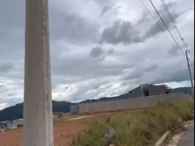 Terreno com 250m², à venda, no bairro Jardim Bandeirantes em Poços de Caldas