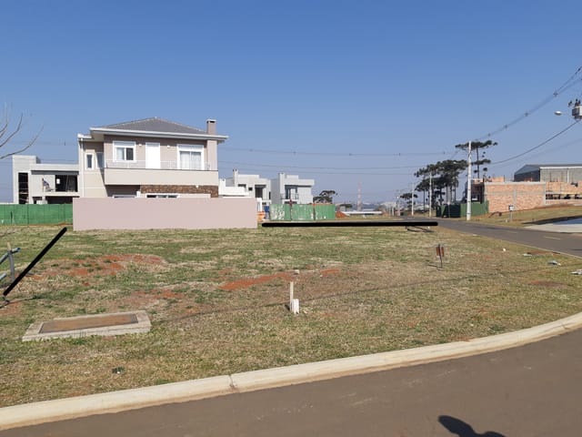 Terreno com 560m², à venda, no bairro Cará-cará em Ponta Grossa