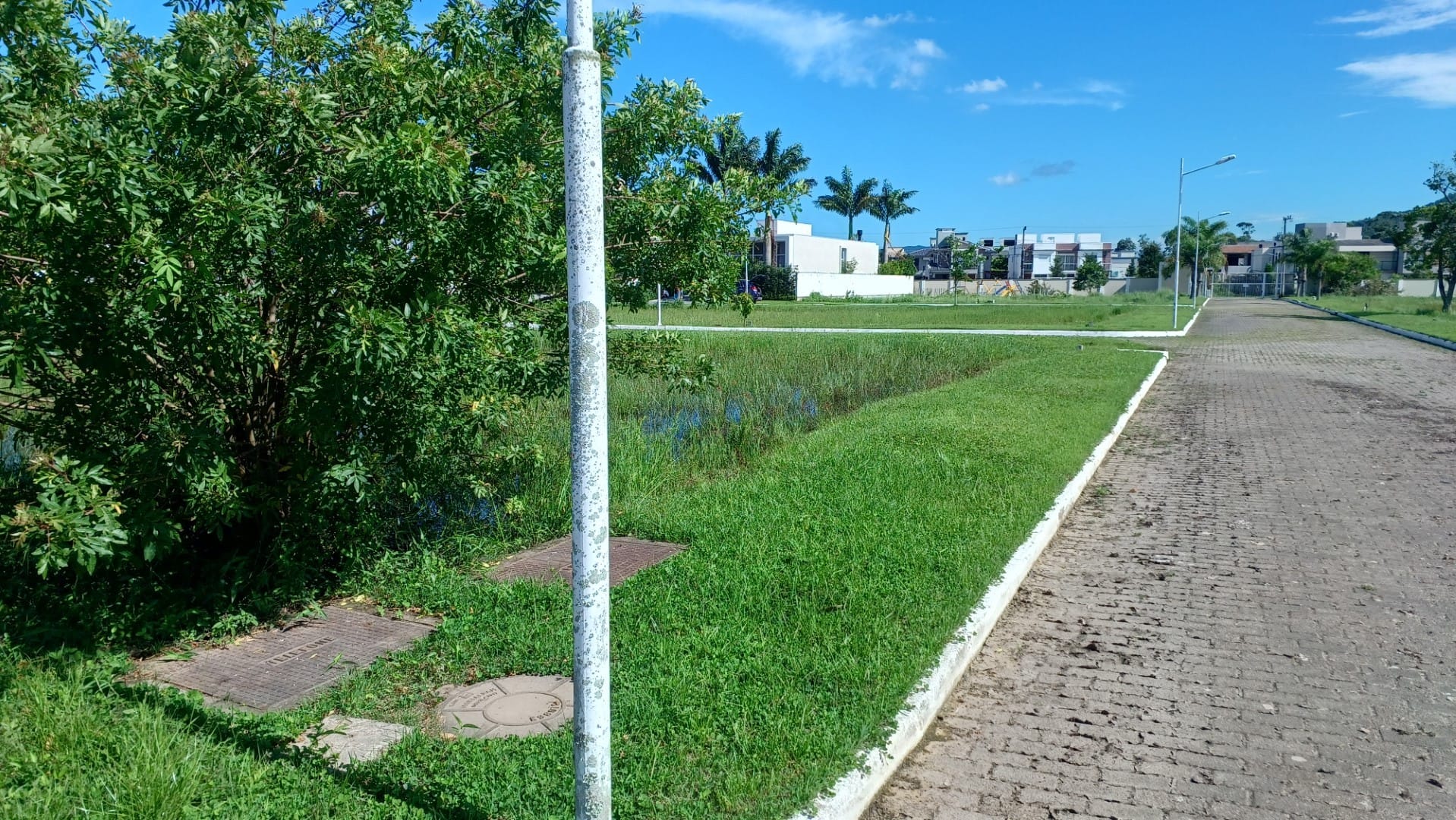 Terreno plano de 396,90m², plano, com ESCRITURA PÚBLICA, no Condomínio Caminho do Engenho I - Campeche - Florianópolis/SC