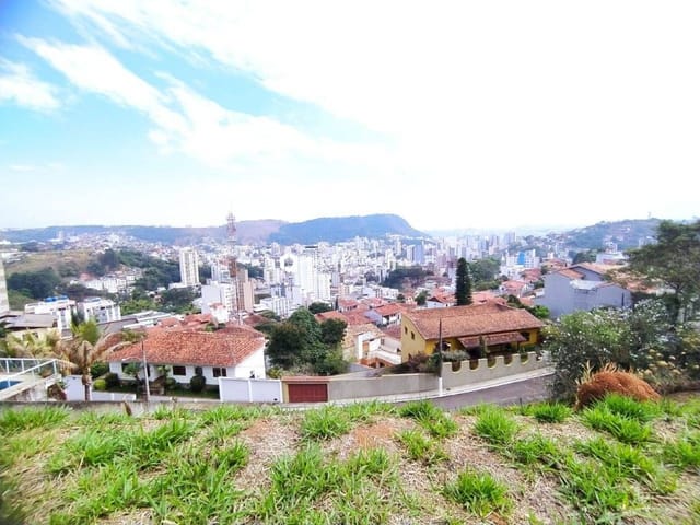 Terreno com 385m², à venda, no bairro Cidade Jardim em Juiz de Fora