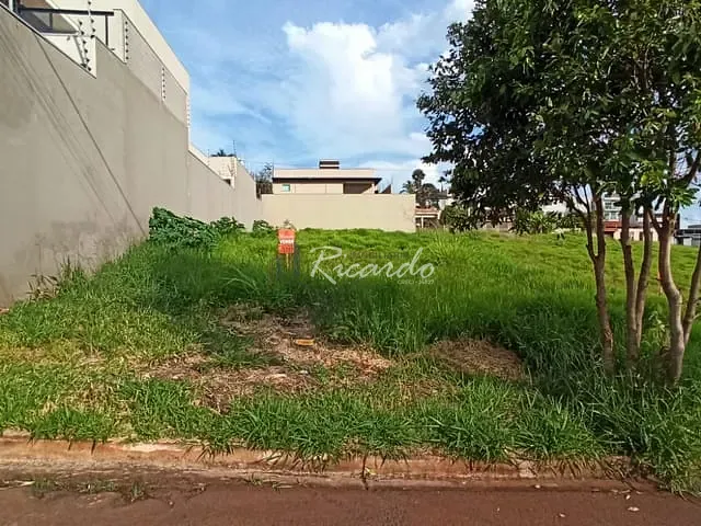 Terreno com 336m², à venda, no bairro Jardim Imperial em Arapongas