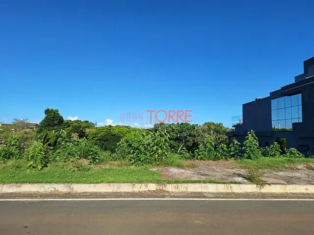 Terreno com 452m², à venda, no bairro Nossa Senhora da Vitória em Ilhéus