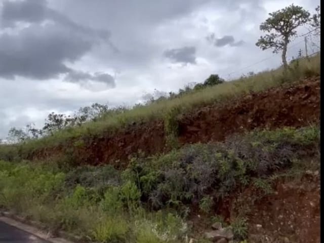 Terreno com 250m², à venda, no bairro Jardim Bandeirantes em Poços de Caldas