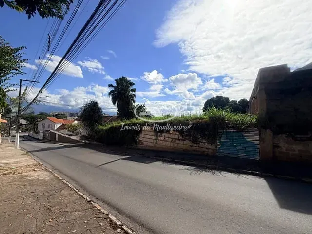 Terreno com 977m², à venda, no bairro Centro em Resende