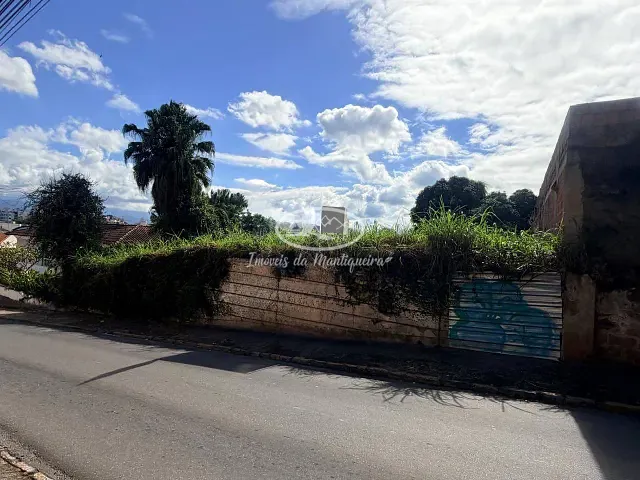 Terreno com 977m², à venda, no bairro Centro em Resende